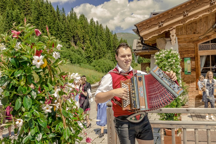 20140628-141742-11018774-B